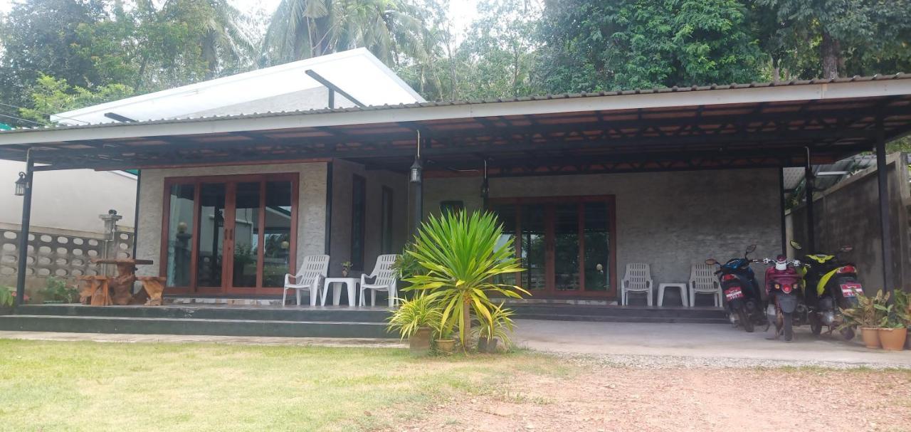 Kohjum Freedom Resort Koh Jum Exterior photo