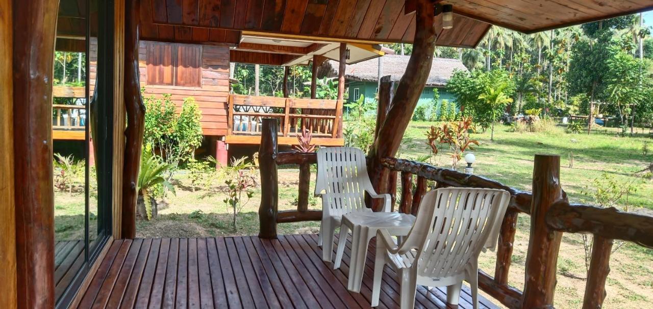 Kohjum Freedom Resort Koh Jum Exterior photo