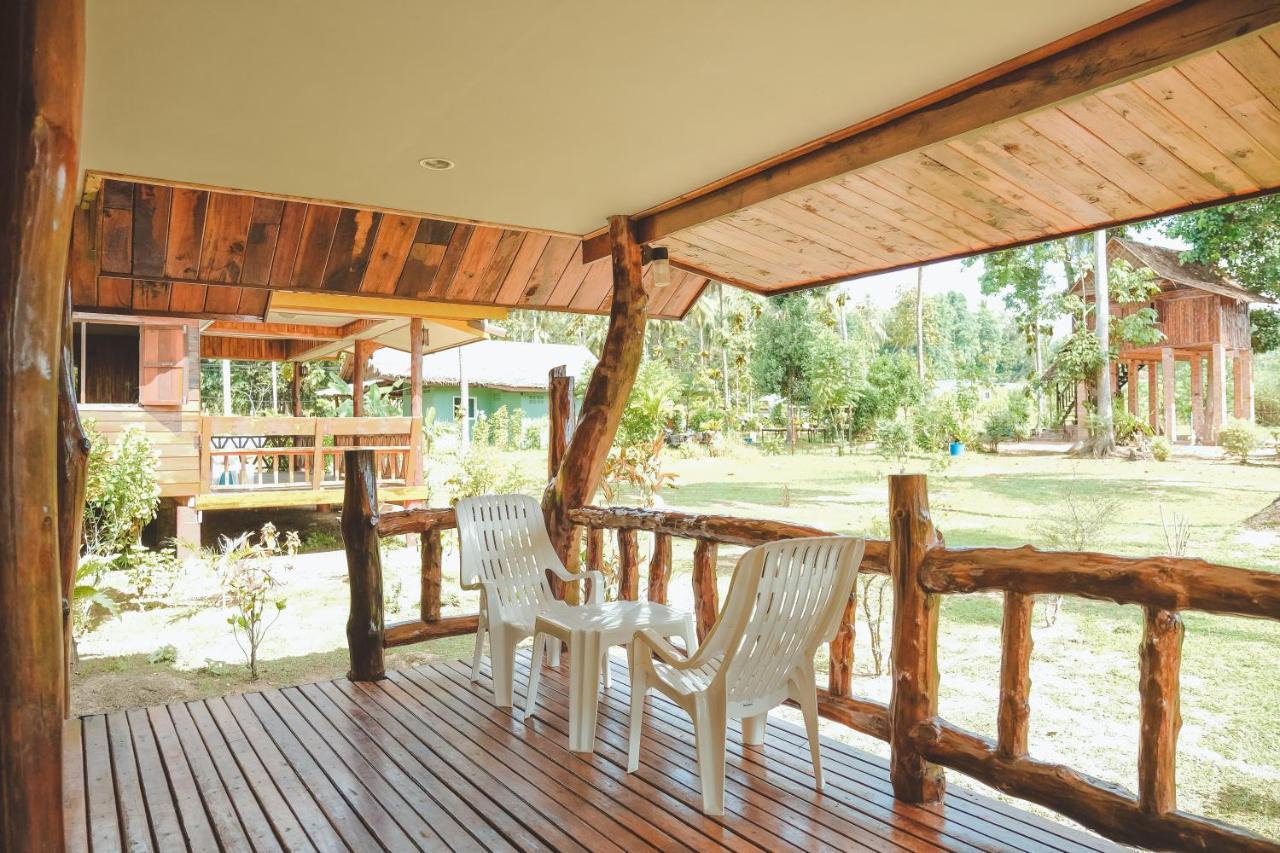 Kohjum Freedom Resort Koh Jum Exterior photo