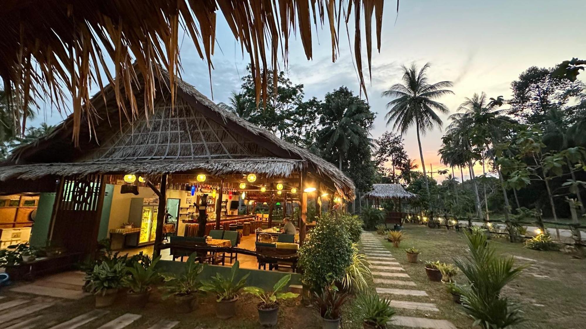 Kohjum Freedom Resort Koh Jum Exterior photo